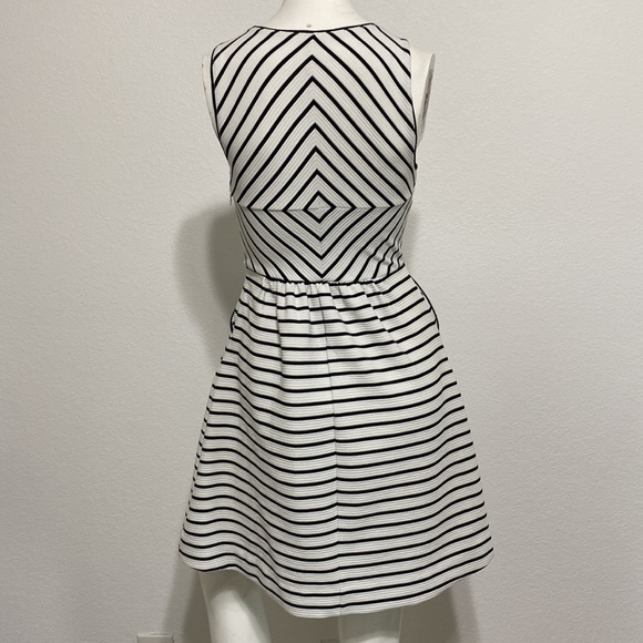 Maeve Anthropologie Black & White Mitred Striped Fit & Flare Dress Size 0 - Picture 4 of 5
